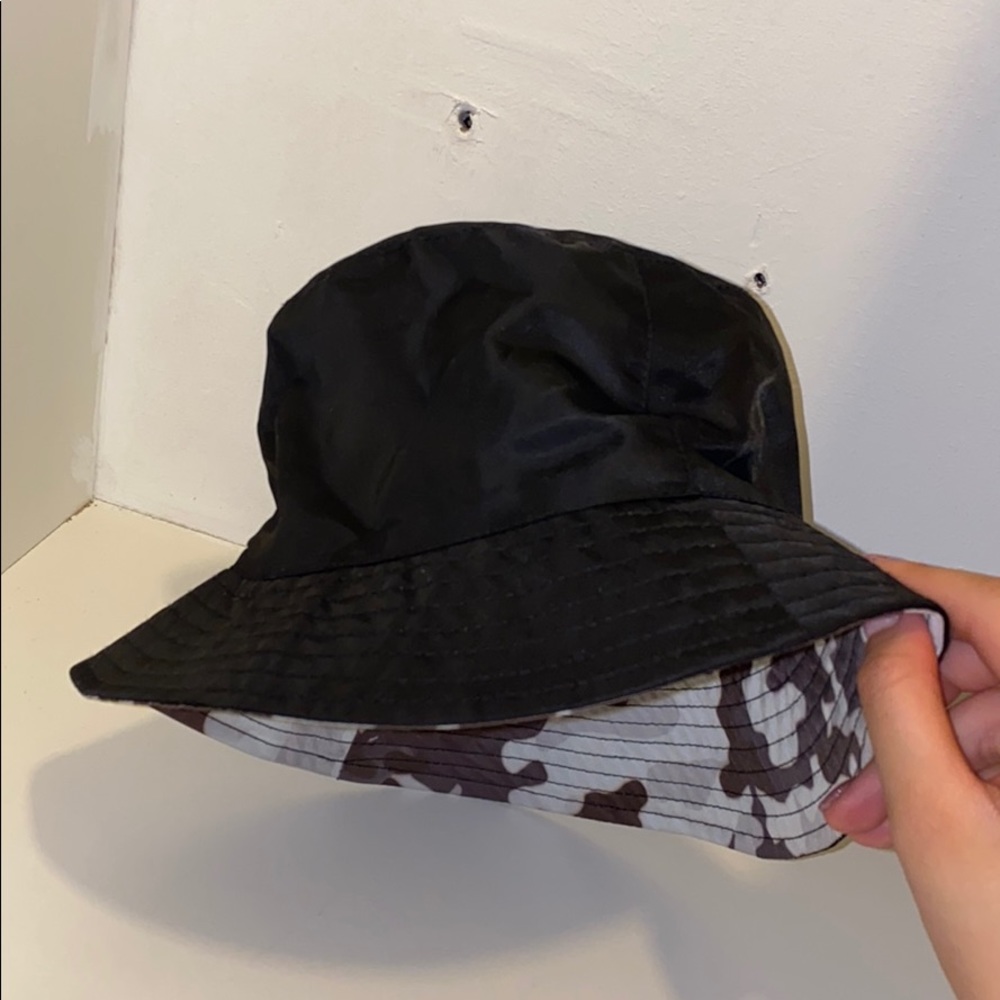 Reversible camouflage bucket hat